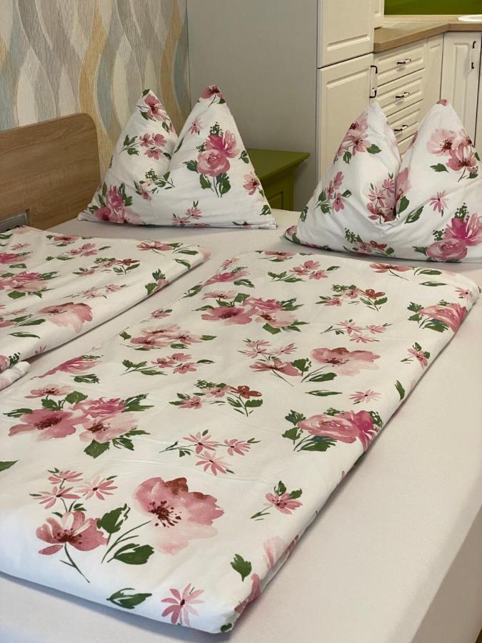 Olivia Studio Oradea Eksteriør billede